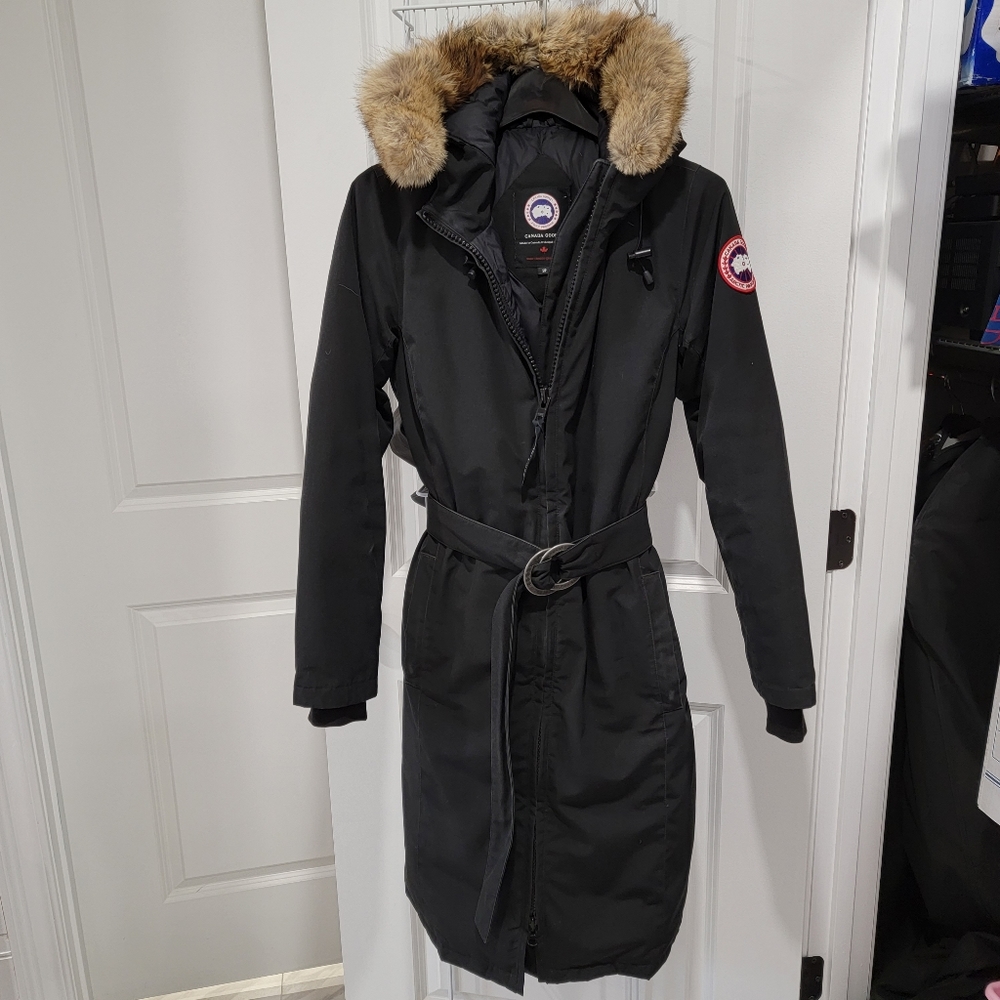 Canada Goose Whistler parka with belt. Size S/P.